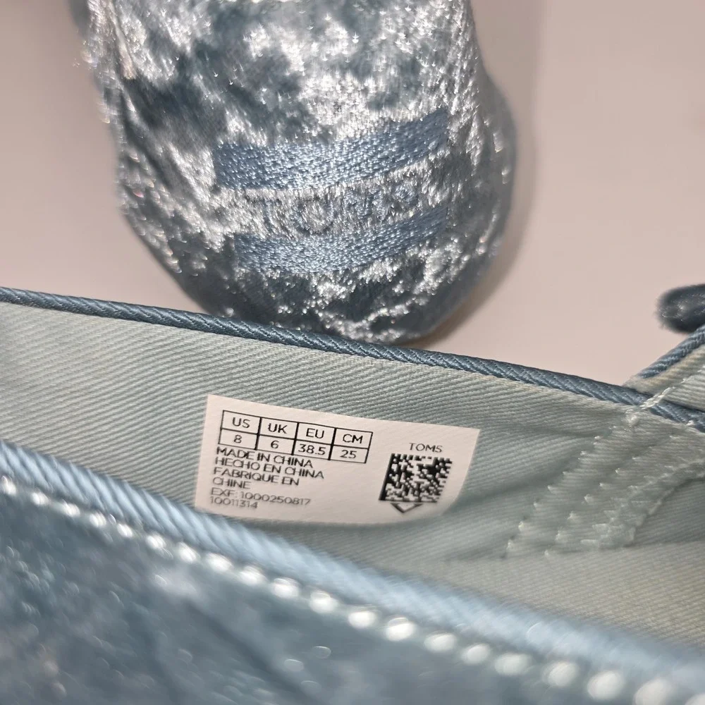 TOMS Womens Velvet Platform Sneaker with Bow - Silver  Size 8